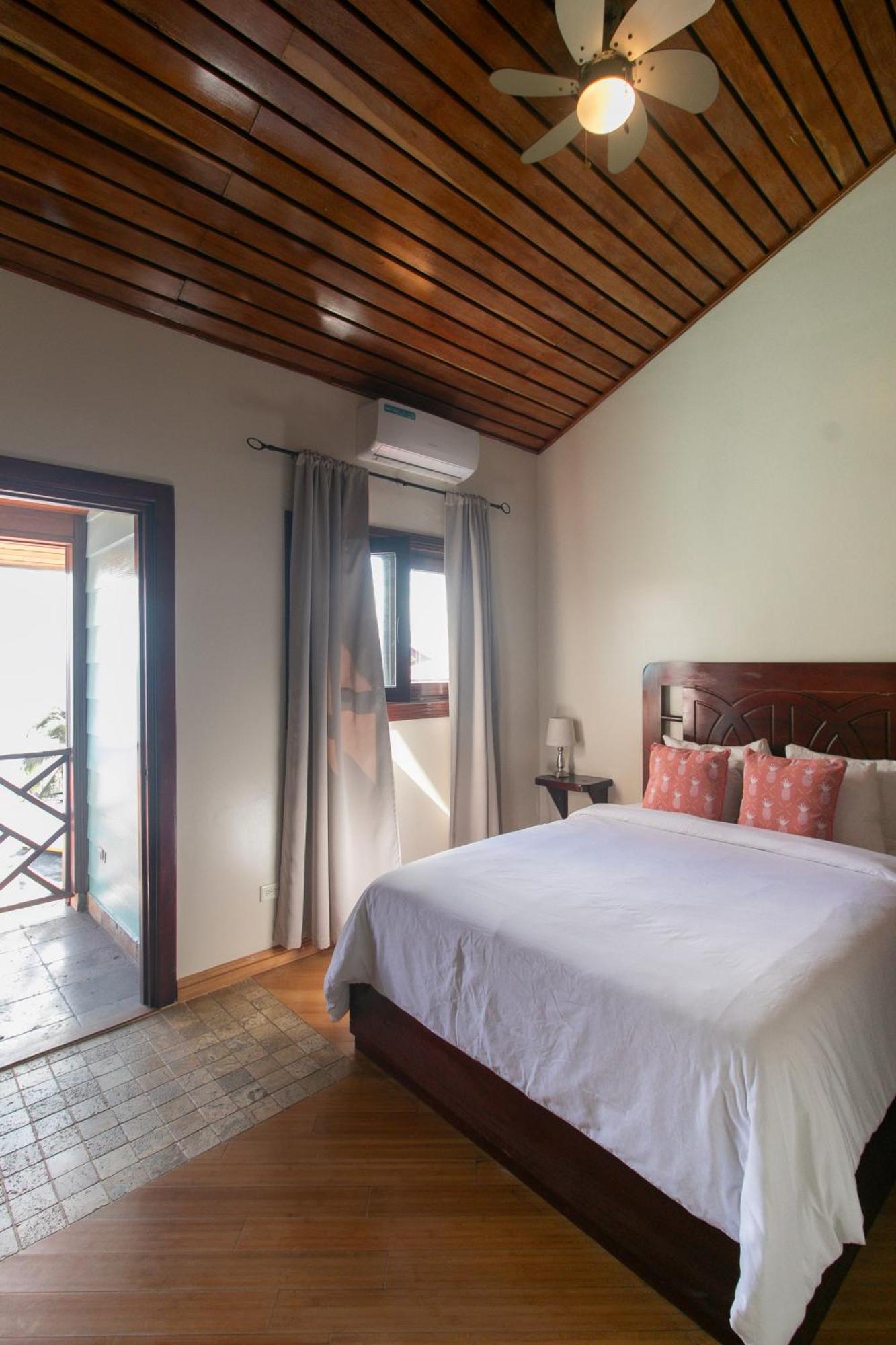 Hotel Palma Royale Bocas del Toro Exterior photo